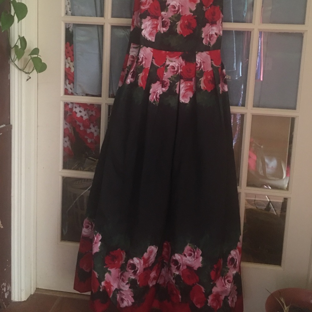 Dress - Picture 2 of 2